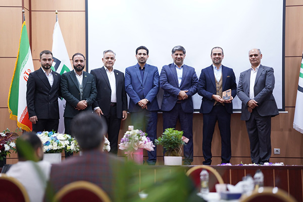 اهدای تندیس و تقدیر و تشکر از تیم ایونتی فای در سالگرد تاسیس رویش سبز